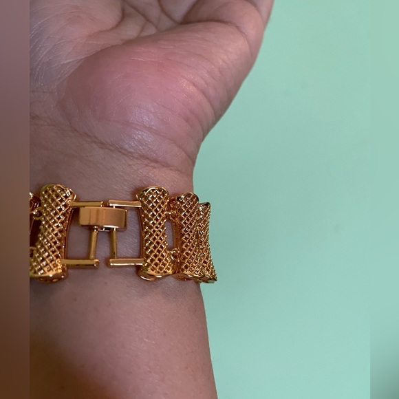 Elegant Gold Bracelet for Women - Picture 11 of 12